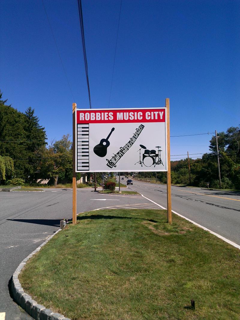Robbie's Music City sign